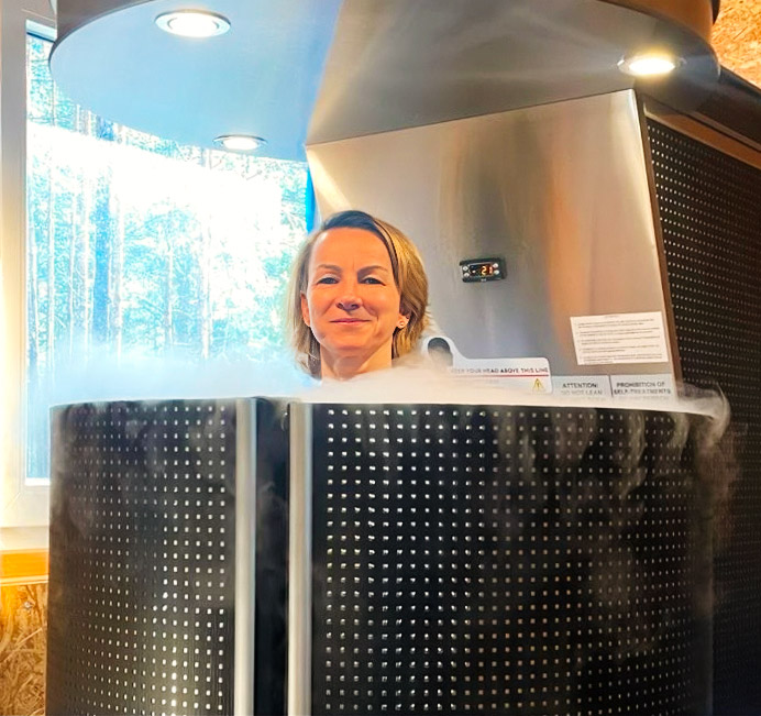 Dr. med Juliana Franck in der Kryosauna